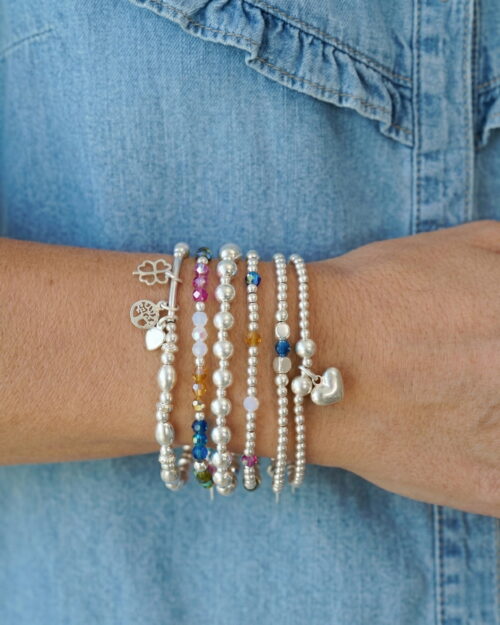 Pulsera SINGULAR con Cristal Preciosa® y Plata de Ley 925 combinada con otras pulseras AULINE en la muñeca