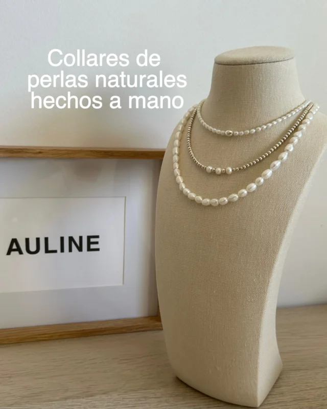 No hay dos perlas naturales iguales. Por eso, cada collar elaborado a mano tiene su propio carácter ✨

Aquí te enseño tres diseños distintos, para llevar solos o combinar entre sí y crear una composición con varias capas.

¿Cuál elegirías para llevar primero? 🤍

#AULINEatelier #handmadenecklace #handcrafted #handmadejewelry #jewelrydesigner